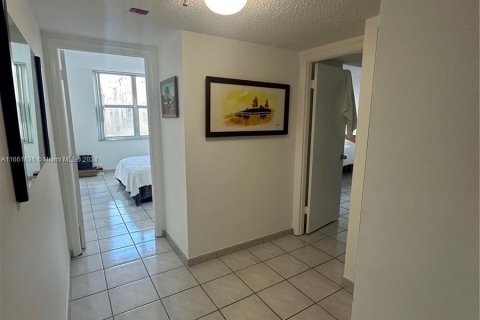 Copropriété à vendre à North Miami Beach, Floride: 2 chambres, 112.69 m2 № 1369011 - photo 20