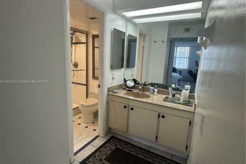 Copropriété à vendre à North Miami Beach, Floride: 2 chambres, 112.69 m2 № 1369011 - photo 14