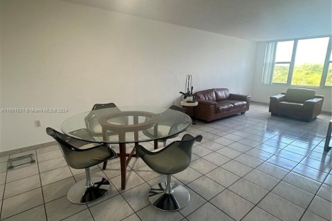 Condo in North Miami Beach, Florida, 2 bedrooms  № 1369011 - photo 3