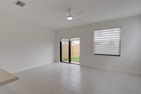 Townhouse in Homestead, Florida 3 bedrooms, 129.41 sq.m. № 1398146 - photo 3