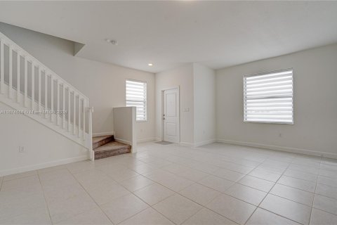 Townhouse in Homestead, Florida 3 bedrooms, 129.41 sq.m. № 1398146 - photo 14