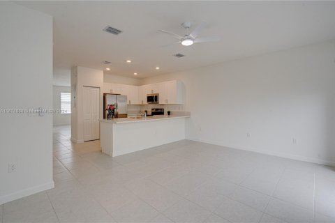 Townhouse in Homestead, Florida 3 bedrooms, 129.41 sq.m. № 1398146 - photo 4