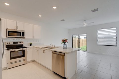 Townhouse in Homestead, Florida 3 bedrooms, 129.41 sq.m. № 1398146 - photo 16