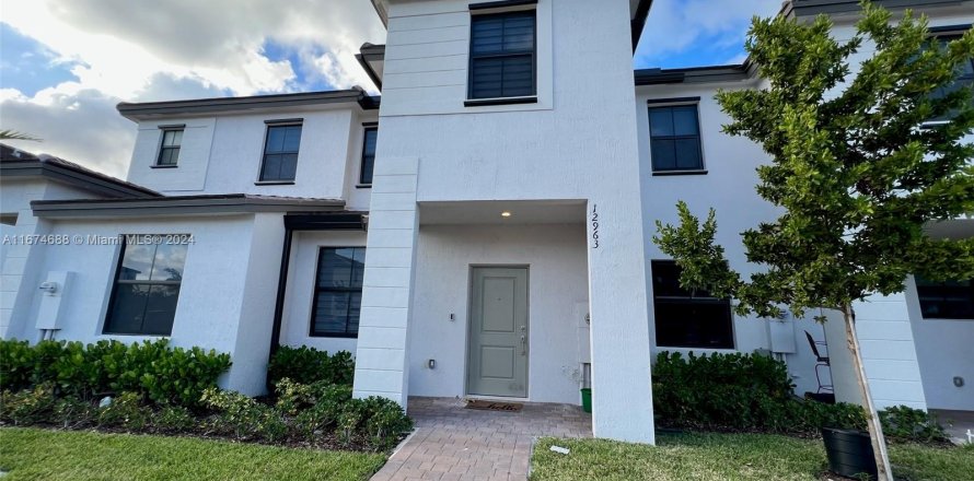 Townhouse in Homestead, Florida 3 bedrooms, 129.41 sq.m. № 1398146