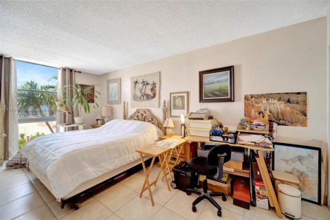Condo in North Miami, Florida, 1 bedroom  № 1145574 - photo 18