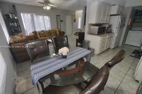 Townhouse in Lauderhill, Florida 2 bedrooms, 87.33 sq.m. № 1091507 - photo 10