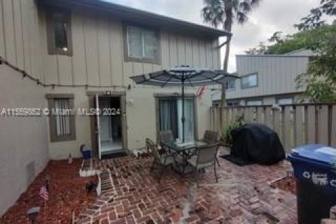 Townhouse in Lauderhill, Florida 2 bedrooms, 87.33 sq.m. № 1091507 - photo 1