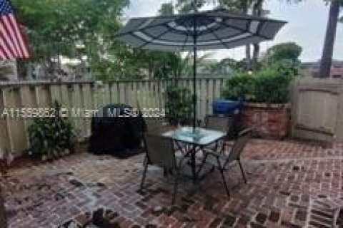 Townhouse in Lauderhill, Florida 2 bedrooms, 87.33 sq.m. № 1091507 - photo 4