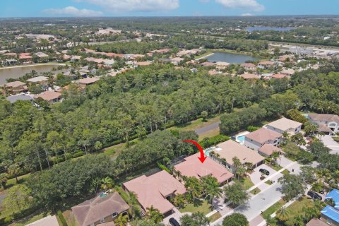 House in Lake Worth, Florida 5 bedrooms, 261.98 sq.m. № 1183562 - photo 3