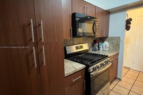 Condominio en venta en Hialeah, Florida, 2 dormitorios, 96.62 m2 № 1226170 - foto 5