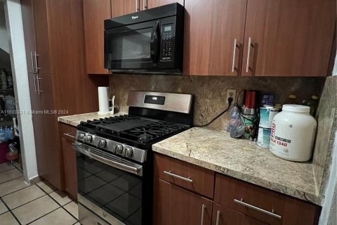 Condominio en venta en Hialeah, Florida, 2 dormitorios, 96.62 m2 № 1226170 - foto 4