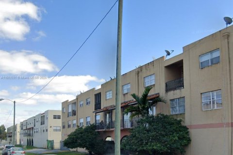 Condominio en venta en Hialeah, Florida, 2 dormitorios, 96.62 m2 № 1226170 - foto 14