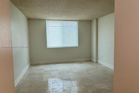 Condo in Hollywood, Florida, 2 bedrooms  № 1226211 - photo 7