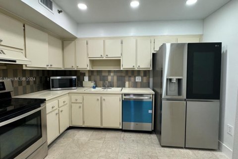 Condo in Hollywood, Florida, 2 bedrooms  № 1226211 - photo 3