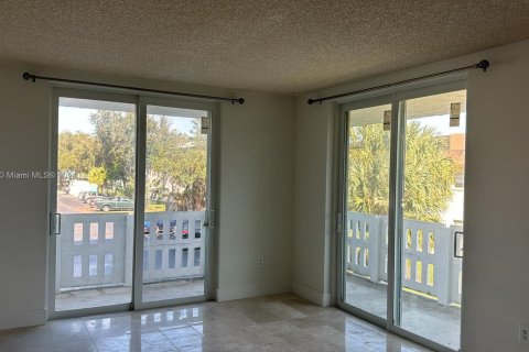 Copropriété à vendre à Hollywood, Floride: 2 chambres, 106.84 m2 № 1226211 - photo 2