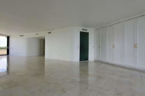 Condominio en alquiler en Miami, Florida, 3 dormitorios, 274.71 m2 № 688053 - foto 4