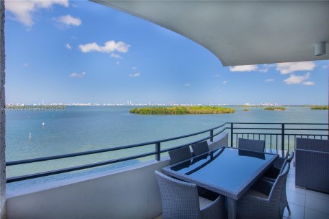 Copropriété à louer à Miami, Floride: 3 chambres, 274.71 m2 № 688053 - photo 1