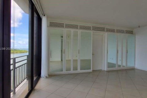 Copropriété à louer à Miami, Floride: 3 chambres, 274.71 m2 № 688053 - photo 8