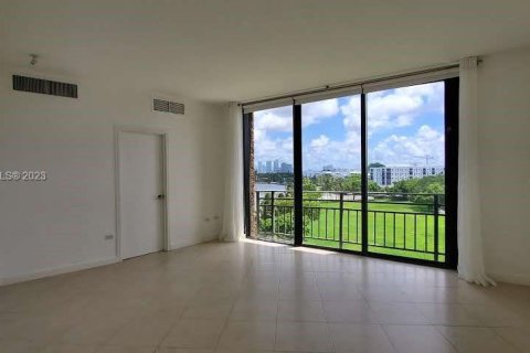 Copropriété à louer à Miami, Floride: 3 chambres, 274.71 m2 № 688053 - photo 9