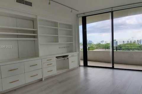 Copropriété à louer à Miami, Floride: 3 chambres, 274.71 m2 № 688053 - photo 11