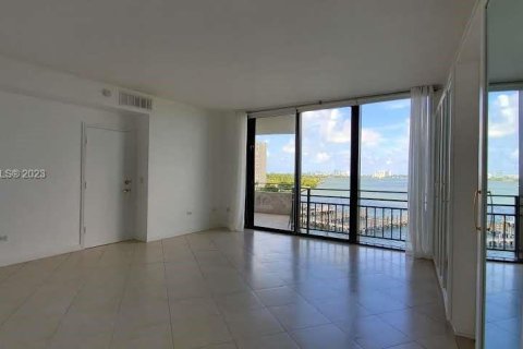 Condominio en alquiler en Miami, Florida, 3 dormitorios, 274.71 m2 № 688053 - foto 5