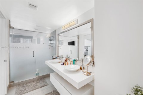 Condo in Miami, Florida, 3 bedrooms  № 1362768 - photo 5