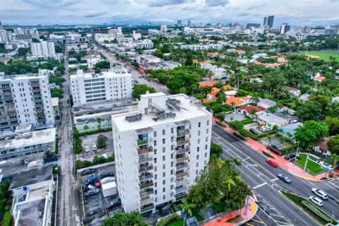 Condo in Miami Beach, Florida, 1 bedroom  № 1393478 - photo 11