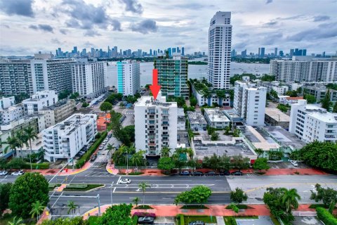 Condo in Miami Beach, Florida, 1 bedroom  № 1393478 - photo 2