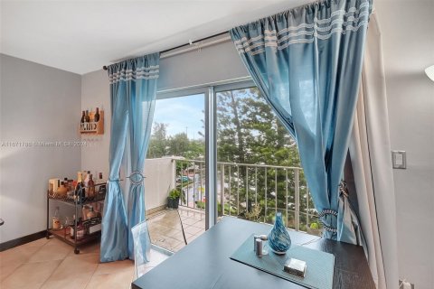 Condo in Miami Beach, Florida, 1 bedroom  № 1393478 - photo 20