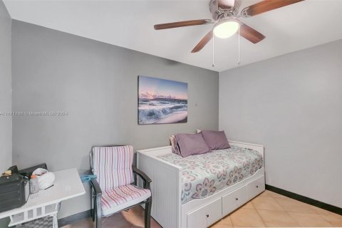 Condo in Miami Beach, Florida, 1 bedroom  № 1393478 - photo 24