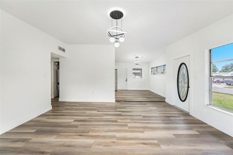 Villa ou maison à vendre à Tampa, Floride: 4 chambres, 122.07 m2 № 1371629 - photo 6