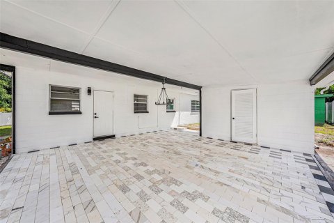 Villa ou maison à vendre à Tampa, Floride: 4 chambres, 122.07 m2 № 1371629 - photo 3