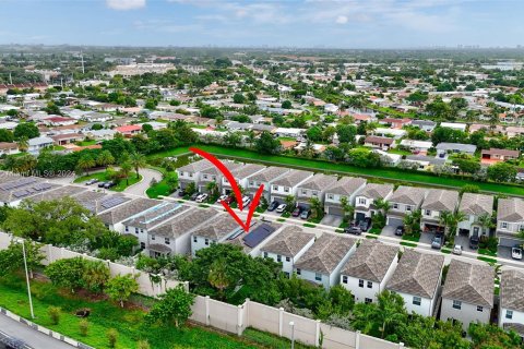 Casa en venta en Tamarac, Florida, 4 dormitorios, 192.59 m2 № 1399996 - foto 8