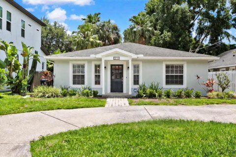 House in Tampa, Florida 3 bedrooms, 172.33 sq.m. № 1390711 - photo 1