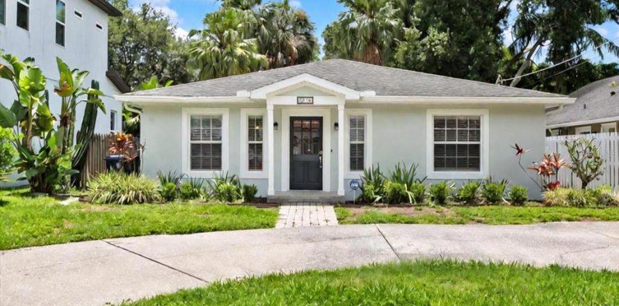 House in Tampa, Florida 3 bedrooms, 172.33 sq.m. № 1390711