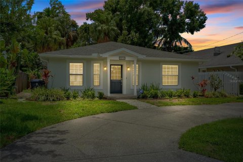 House in Tampa, Florida 3 bedrooms, 172.33 sq.m. № 1390711 - photo 2