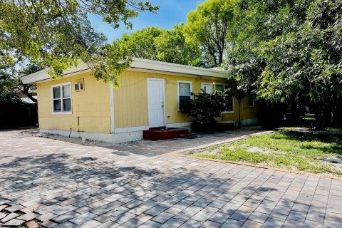 Купить коммерческую недвижимость в Уэст-Палм-Бич, Флорида 144.37м2, № 909899 - фото 2