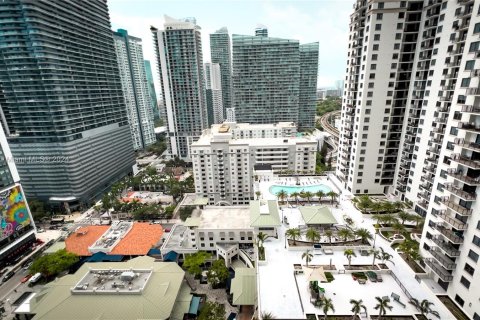 Condo in Miami, Florida, 1 bedroom  № 1398074 - photo 21