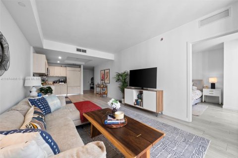 Condo in Miami, Florida, 1 bedroom  № 1398074 - photo 3