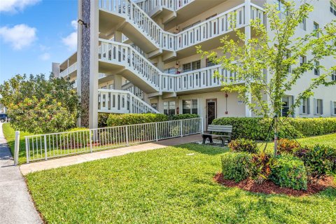 Copropriété à vendre à Deerfield Beach, Floride: 2 chambres, 76.18 m2 № 1398118 - photo 25