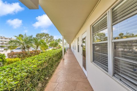 Condo in Deerfield Beach, Florida, 2 bedrooms  № 1398118 - photo 11