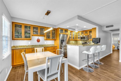 Copropriété à vendre à Deerfield Beach, Floride: 2 chambres, 76.18 m2 № 1398118 - photo 17