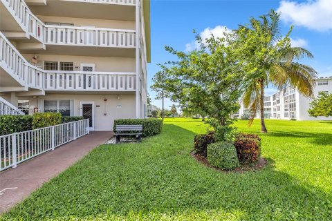 Copropriété à vendre à Deerfield Beach, Floride: 2 chambres, 76.18 m2 № 1398118 - photo 9