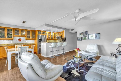 Copropriété à vendre à Deerfield Beach, Floride: 2 chambres, 76.18 m2 № 1398118 - photo 16