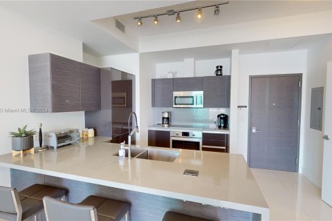 Condominio en venta en Miami, Florida, 1 dormitorio, 71.53 m2 № 1398052 - foto 4