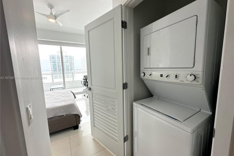 Condominio en venta en Miami, Florida, 1 dormitorio, 71.53 m2 № 1398052 - foto 18