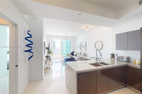 Condominio en venta en Miami, Florida, 1 dormitorio, 71.53 m2 № 1398052 - foto 2