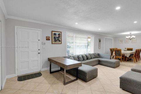 Casa en venta en Palmetto Bay, Florida, 5 dormitorios, 183.76 m2 № 1141608 - foto 6