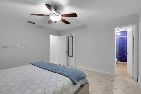 Casa en venta en Palmetto Bay, Florida, 5 dormitorios, 183.76 m2 № 1141608 - foto 24