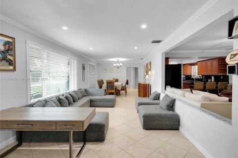 House in Palmetto Bay, Florida 5 bedrooms, 183.76 sq.m. № 1141608 - photo 7